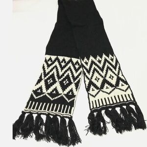 Old Navy Black and white Patterned Scarf